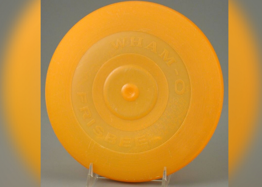 1965: Wham-O Frisbee